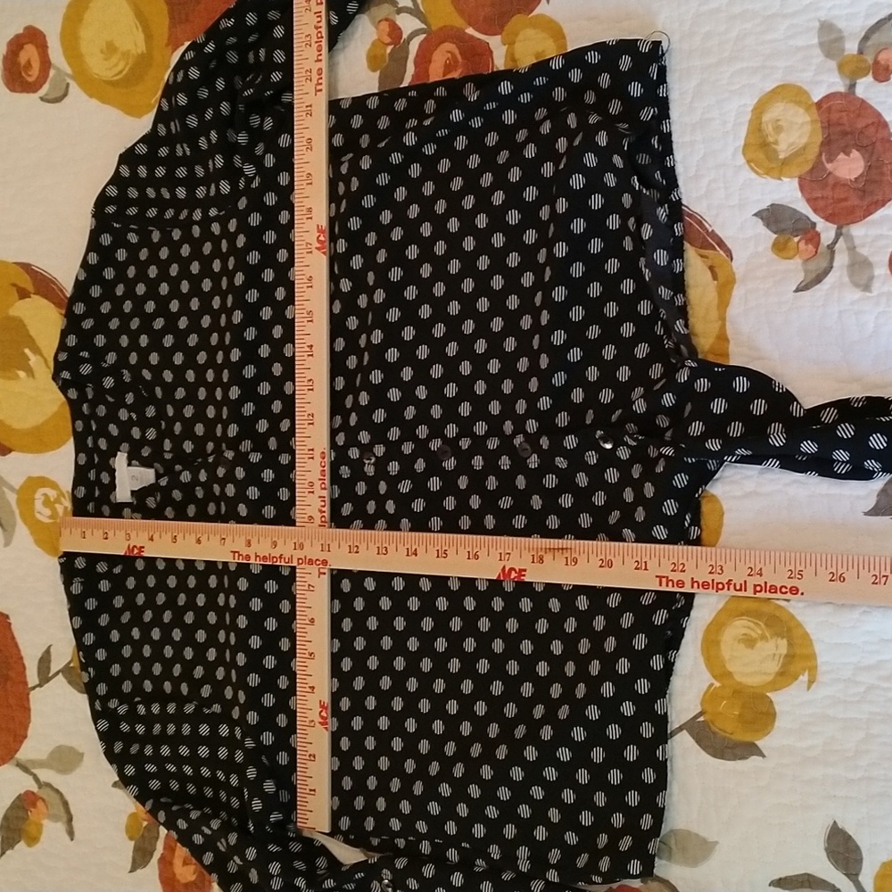 Chico's women size 2/large button down black and white shirt
